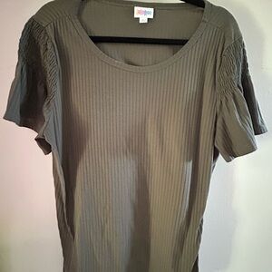 Lularoe Olive 🫒 Stephanie Top - Size Large